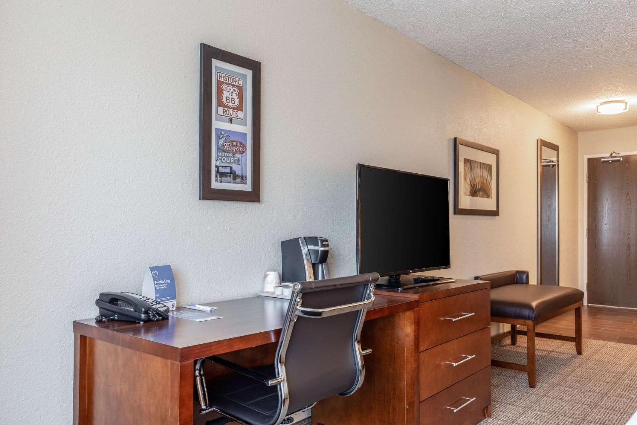 Comfort South - Woodland Hills Inn Tulsa